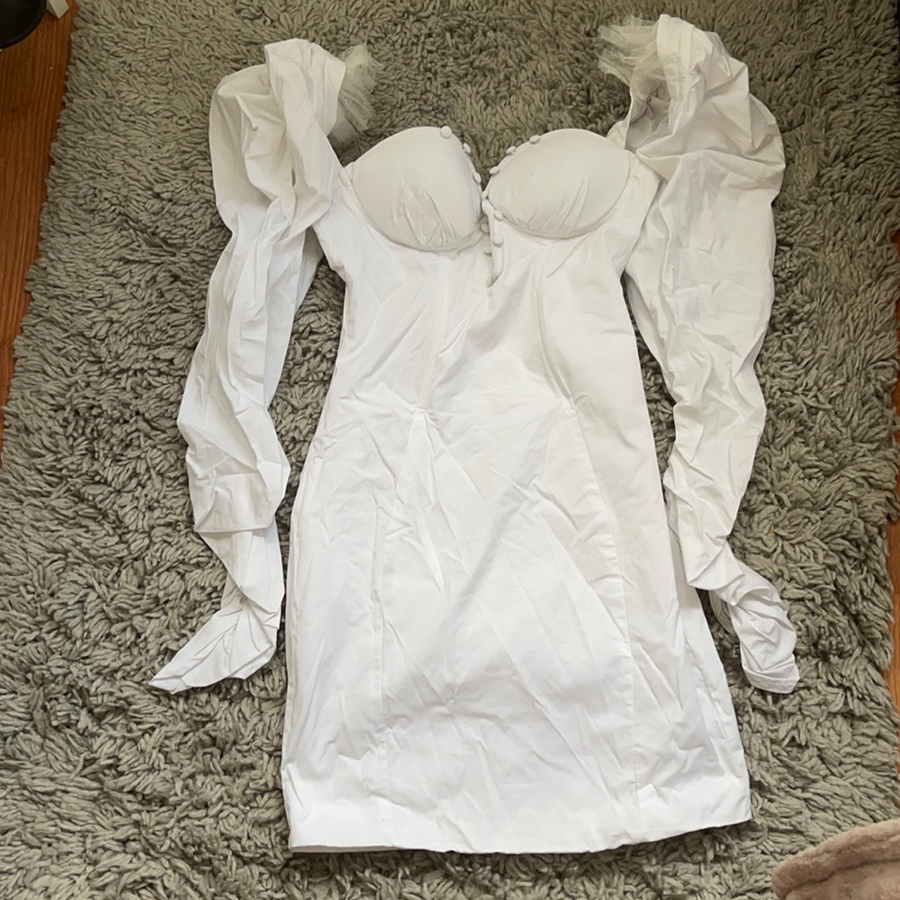 White puff sleeve dress